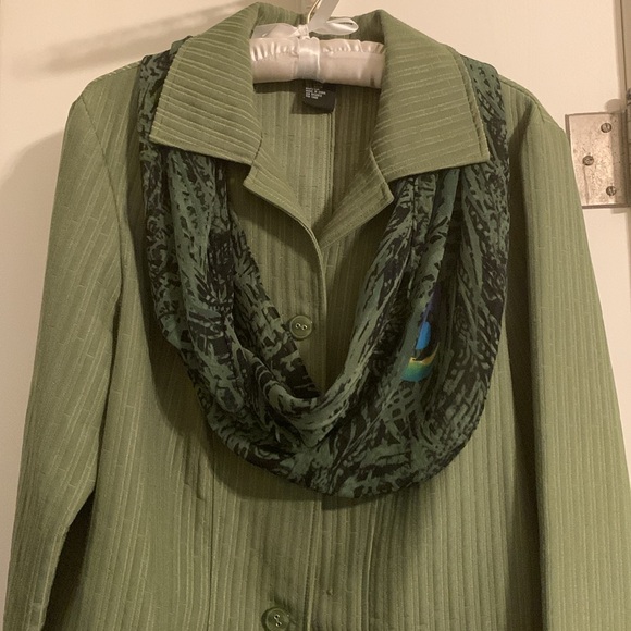 Versatile Fashion Jacket, Dressy or Casual, Unlined, Holiday Ready, Multi-Season - Picture 5 of 10